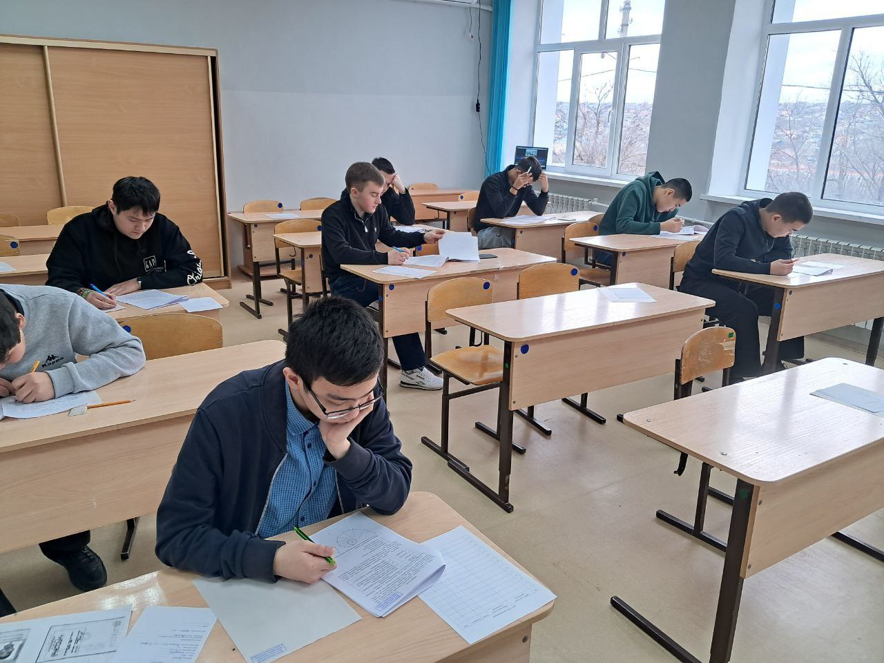 Сегодня на базе Калмыцкого государственного университета им.Б.Б.Городовикова и МБОУ "СОШ  8" им. Номто Очирова проходит  региональный этап Всероссийской олимпиады школьников по труду (технологии). 
